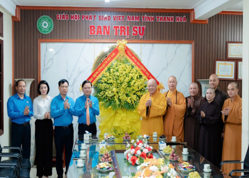Đoàn Ủy ban Trung ương MTTQ Việt Nam chúc mừng Phật đản tới Ban Trị sự Phật giáo tỉnh Thanh Hóa